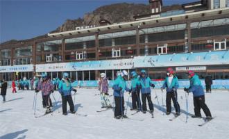 張家口第五屆“萬名學生上冰雪”活動正式啟動！