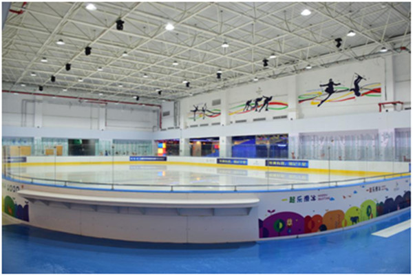 銘星冰雪主題樂(lè)園（翁梅店）真冰場(chǎng)
