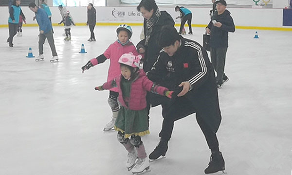 練習(xí)花樣滑冰都需要哪些護(hù)具？