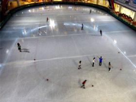 滑冰場是如何制冰的？