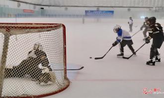 秦皇島市第四屆冰雪運動會冰球比賽開賽